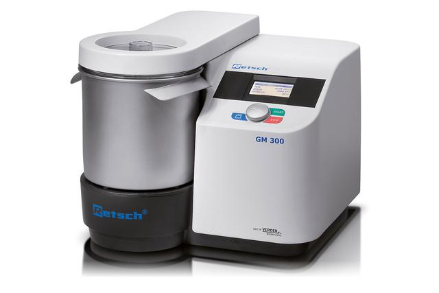 Retsch Knife Mill GRINDOMIX GM 300, complete with grinding container 5 litre of autoclavable plastic, standard lid, knife and scraper, 220–230 V, 50/60 Hz