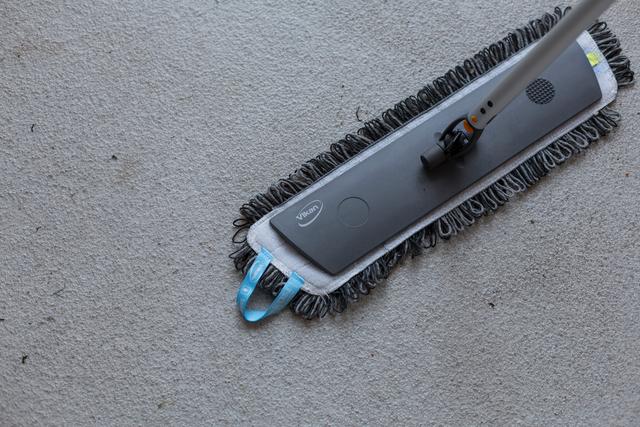 Vikan Damp 47 Dark microfiber mop, 40 cm, Hook & loop, Grey