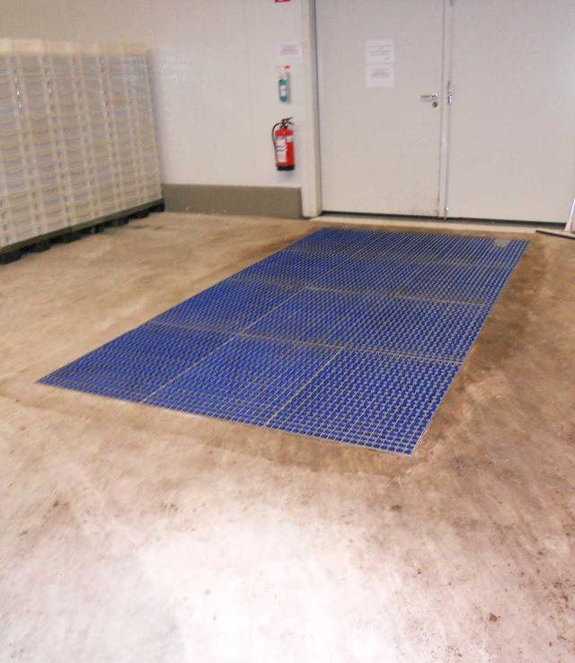 ProfilGate® i55 Aqua wet cleaning and disinfection system, WLH (mm) 1115 x 1026 x 55, 1 x V2A-Tray, 3 x Grate