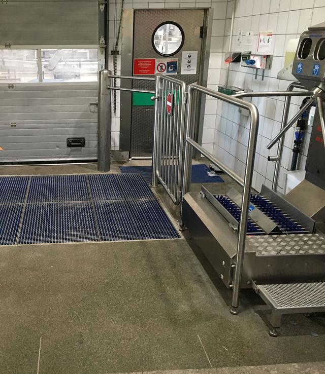 ProfilGate® sti45 Aqua wet cleaning and disinfection system, WLH (mm) 2183 x 1997 x 45, 1 x V2A-Tray, 12 x Grate