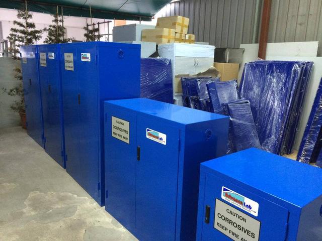 Corrossive Storage Cabinet, 60Gal, (mm) 864 x 864 x 1651