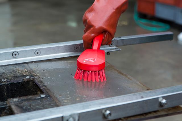 Vikan Washing Brush w/long handle, 415 mm, Hard, Red