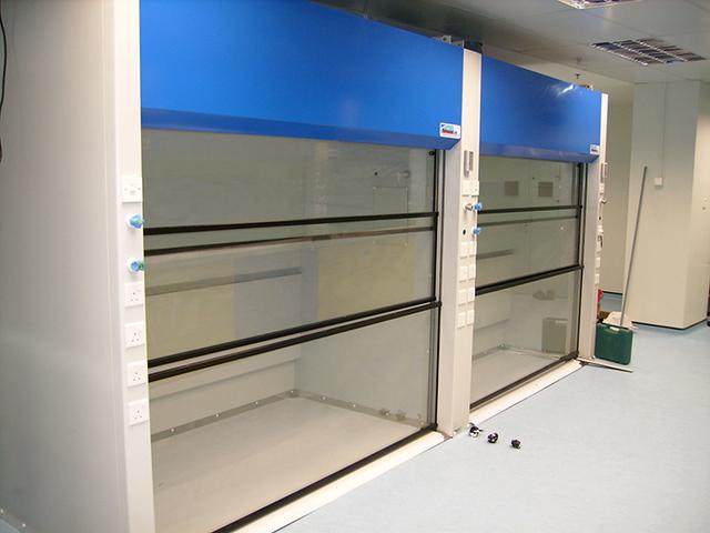 Walk-In Fume Hood, ducted, (mm) 1820 x 920 x 2420