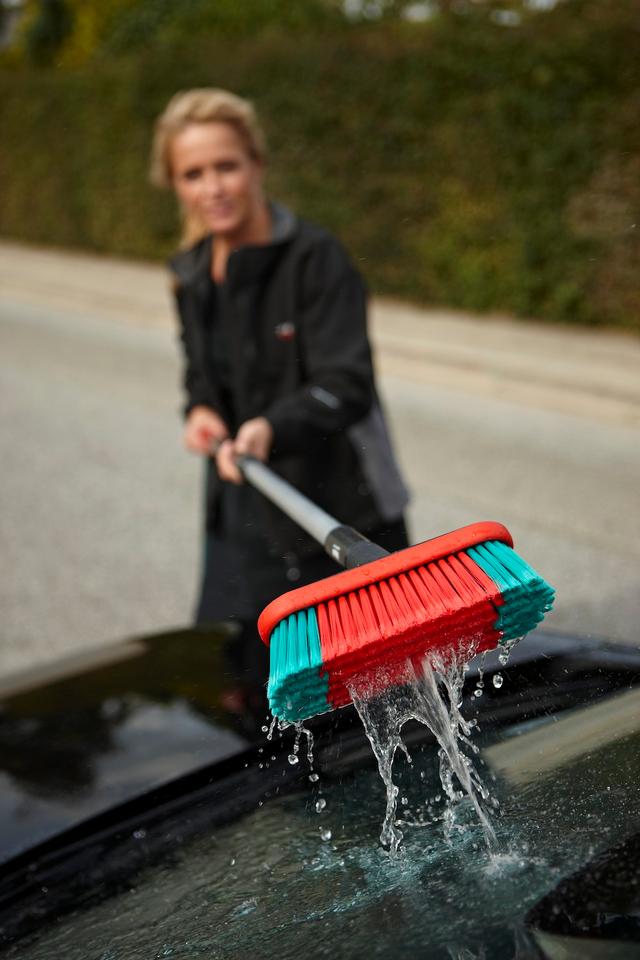 Vehicle Brush, waterfed, 250 mm, Soft/split, Black