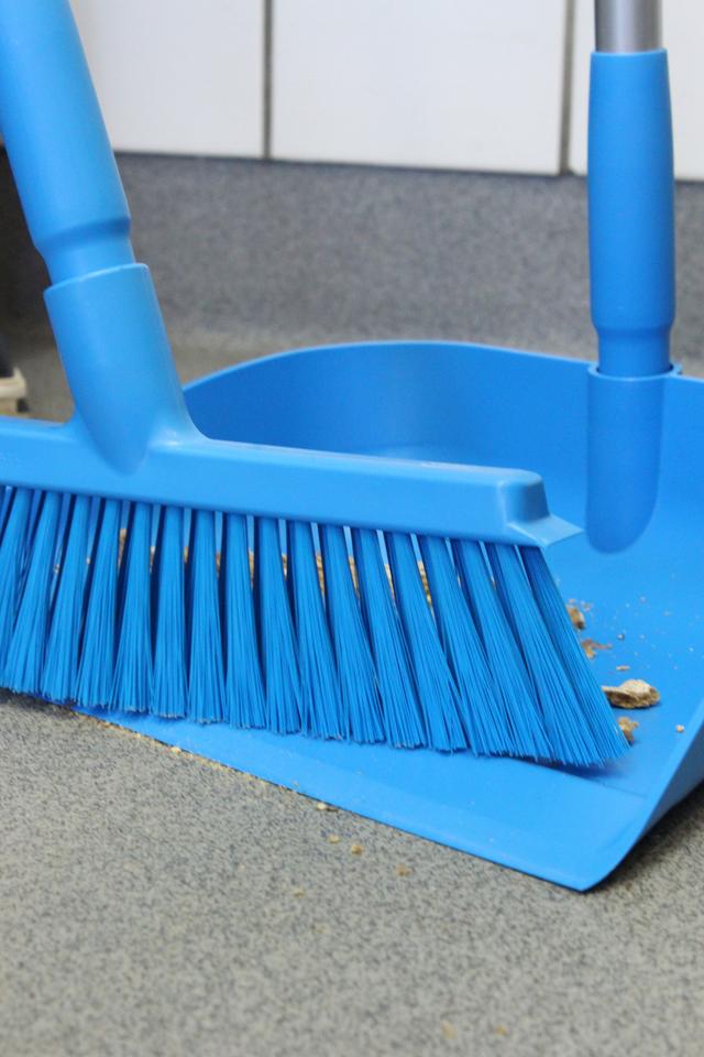 Vikan Dustpan Broom with Angled Thread, 250 mm, Medium, Blue