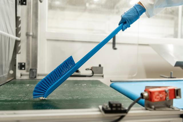 Ultra-Slim Cleaning Brush with Long Handle, 600 mm, Medium, Blue