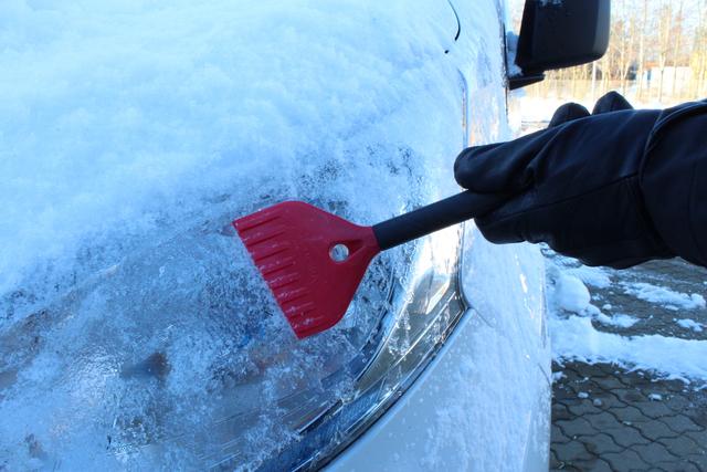 Vikan Snow Brush with Ice Scraper, 490 mm, Hard, Black