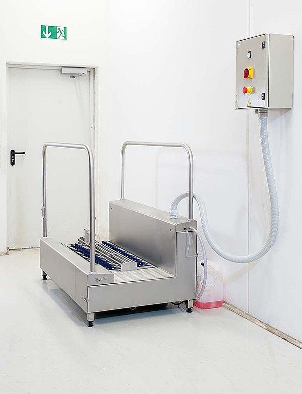 NEPTUN SCS 1 boots cleaning machine, stepping by, WDH (mm) 1420 x 840 x 1170