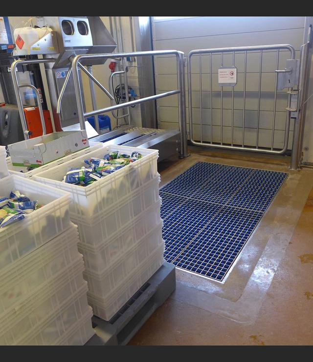 ProfilGate® si45 aqua, WLH (mm) 1116 x 1026 x 45, 1 x Stainless Steel Tray, 3 x Grate ProfilGate® si45 aqua, WLH (mm) 1116 x 1026 x 45, 1 x Stainless Steel Tray, 3 x Grate